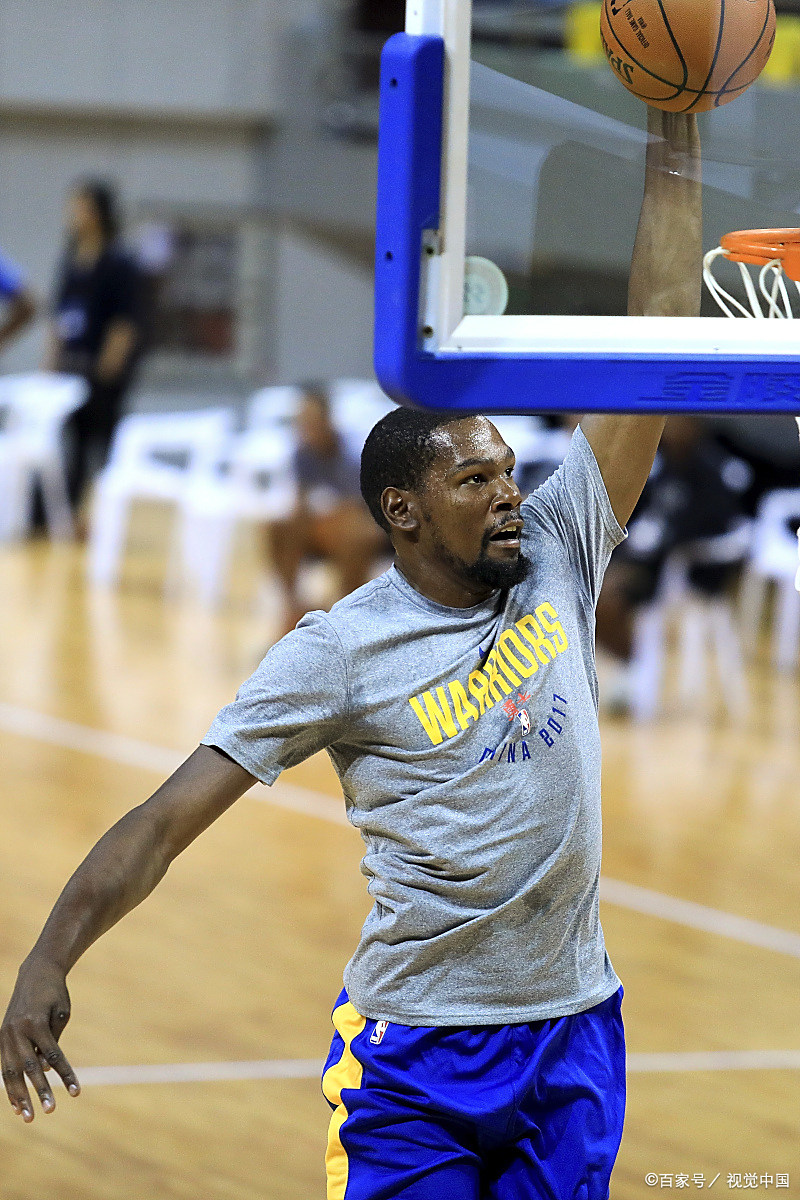 包含杜兰特在西班牙队比赛中比赛局势复杂，大比分获胜引发热议！上演精彩一战的词条