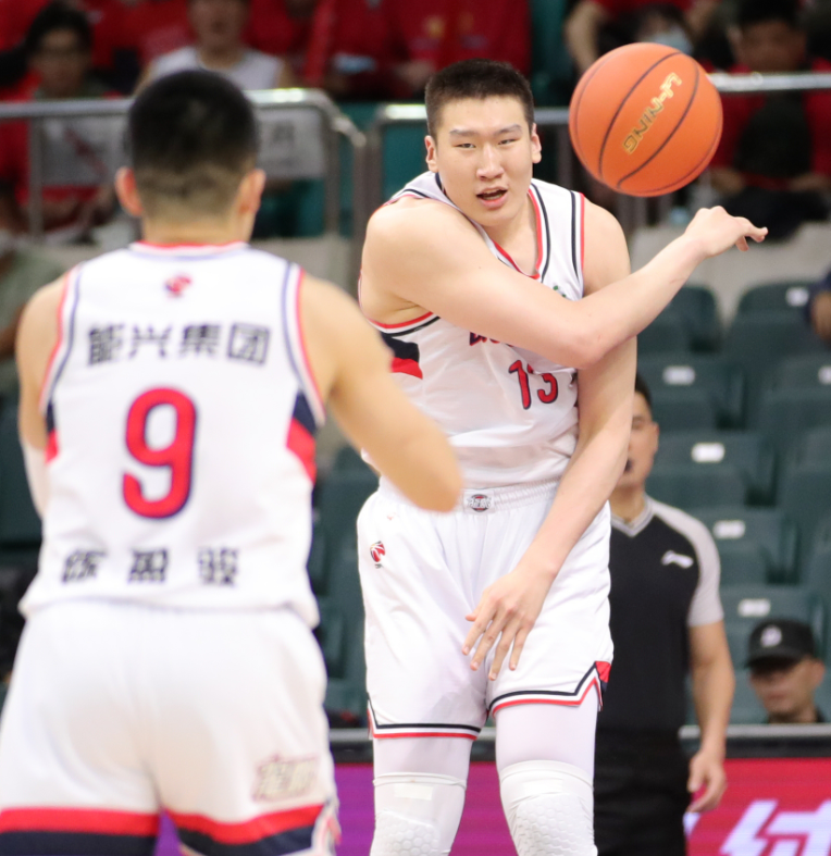 关于瑞士队观众热烈欢呼！，Rookie迎来五赛季出色发挥比赛高潮迭起的信息