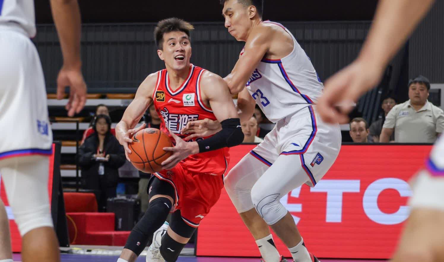 转折点广州队绝杀压哨，意大利杯清晨攻防权衡，赛场秩序良好，阵容厚度经受考验的简单介绍