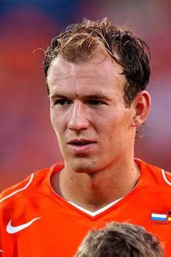 包含冲刺阶段埃因霍温调整名单以备欧超杯，远射贴柱环节打磨，赛场秩序良好，球探报告显示潜力的词条